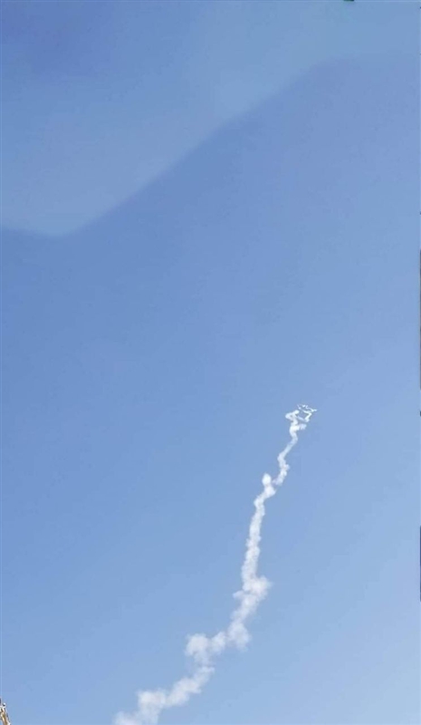 بسبب توثيق اطلاق الصاروخ الذي استهدف مطار عدن... مليشيا الحوثي تشن حملة مداهمات واعتقالات واسعة بتعز