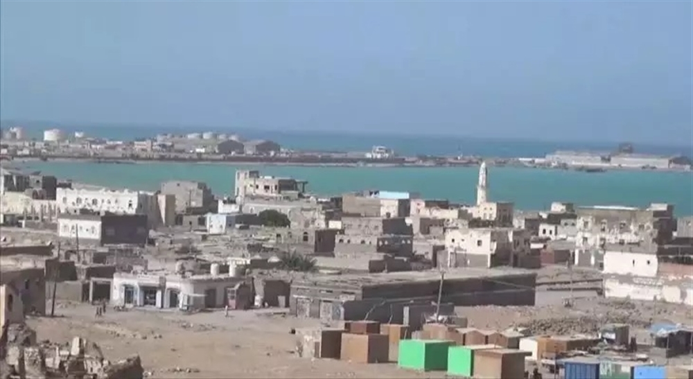 مصادر : مواجهات عنيفة بين قوات طارق والمقاومة التهامية بـ"المخا" والاخيرة تدفع بتعزيزات