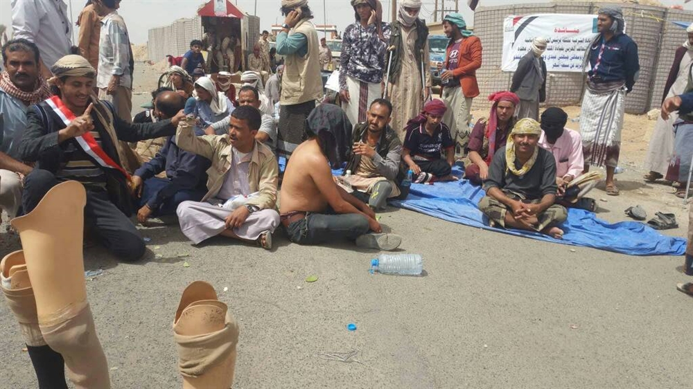 " عام بلا رواتب "... جرحى وأهالي شهداء بالمنطقة الخامسة : الجوع يقتل أسرنا والتحالف وقيادة الجيش لا يتوقفون عن المماطلة