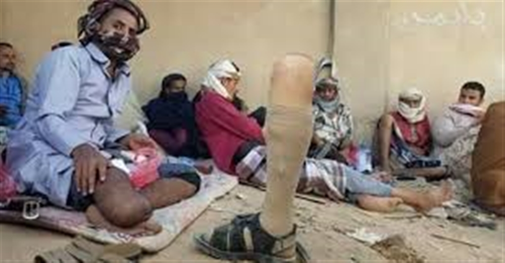 عام وأكثر بلا مرتبات... جرحى وأهالي شهداء "المنطقة الخامسة" يتهمون قيادتهم وضباط في التحالف بالمتاجرة بمعاناتهم