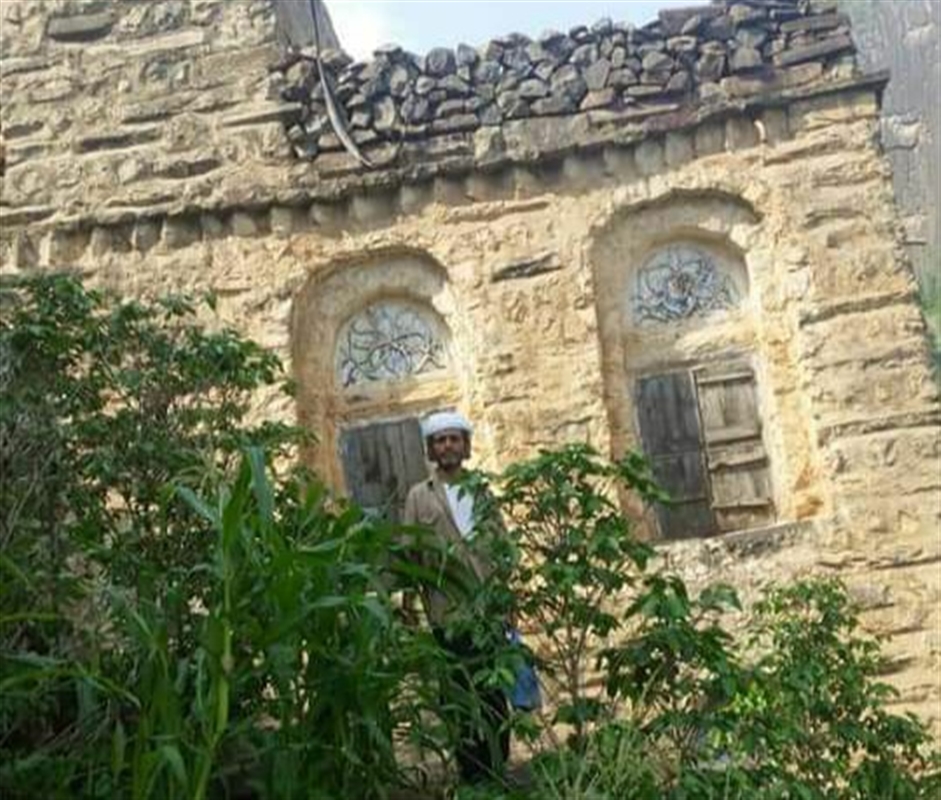 مليشيا الحوثي تُخيّر أسرة والد الأديب النهاري بين مغادرة المنزل او تفجيره