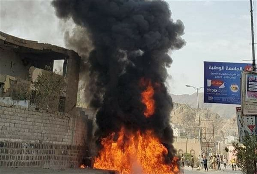 شرطة تعز تعلن حجم الخسائر البشرية لقصف الحوثيين محطة وقود