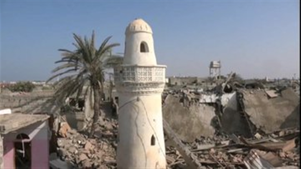 قصف صاروخي للحوثيين يدمر مسجدا جنوبي الحديدة (فيديو)