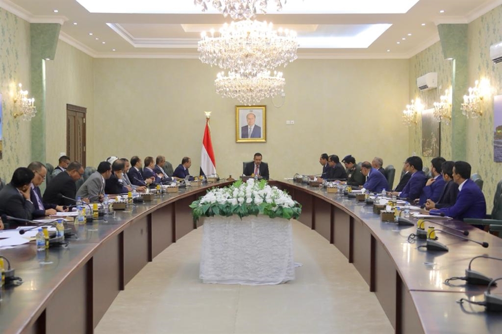 الحكومة توجه بتلبية احتياجات المعركة في مأرب