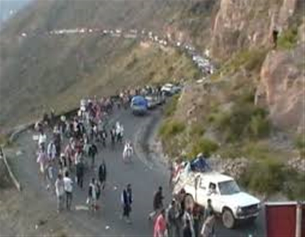 (صورة).. تفحم 13 جثة إثر حادث تصادم مروع في إب
