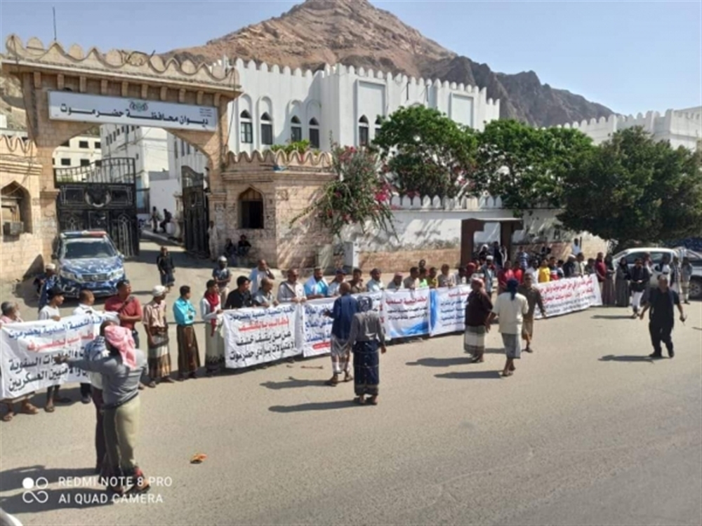 حضرموت.. محتجون يتهمون السلطات بتحويل المكلا إلى ثكنة عسكرية لمنع تنفيذ الوقفة الاحتجاجية