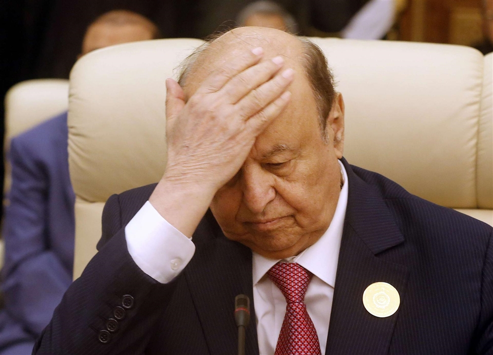قيادات ثمان محافظات تطالب "هادي" بإعلان التعبئة العامة وإلغاء اتفاق السويد