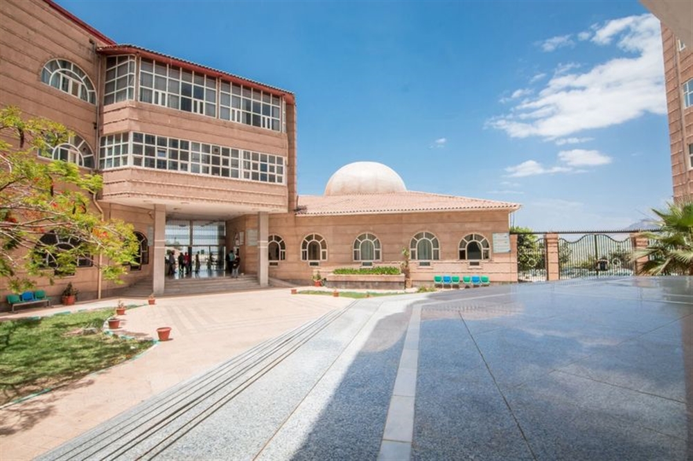 جامعة العلوم والتكنولوجيا توضح حقيقة اقتحام الانتقالي لمقرها الرئيس بعدن