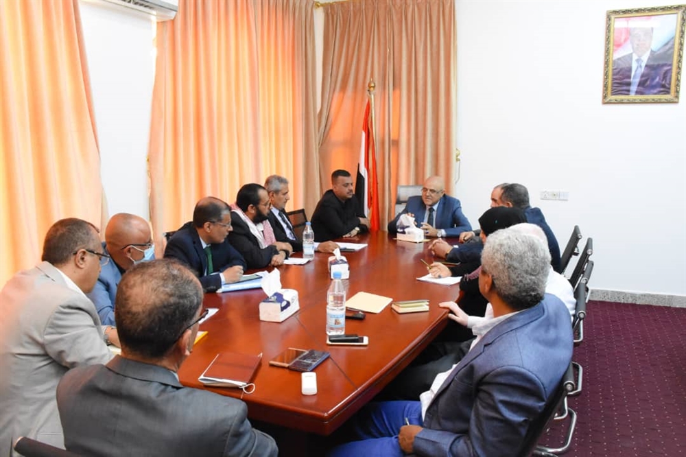 تعز.. المحافظ يعلن عن تبني توجهات جديدة شعبية ورسمية لدعم الجيش في معركة استكمال التحرير