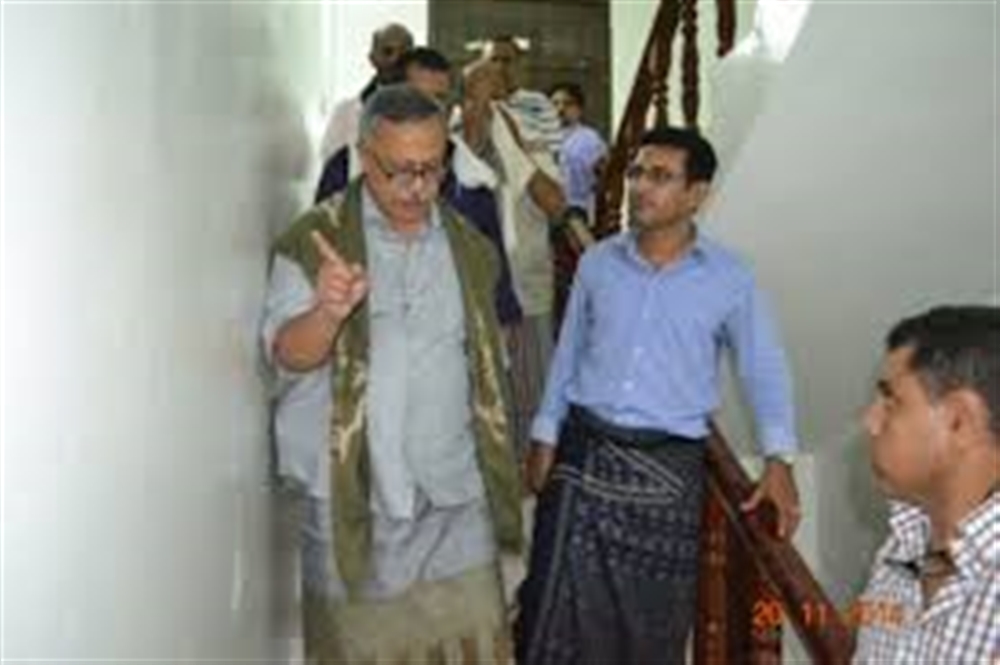 الأمن الوقائي  الحوثي يفرض إقامة جبرية على بن حبتور في صنعاء