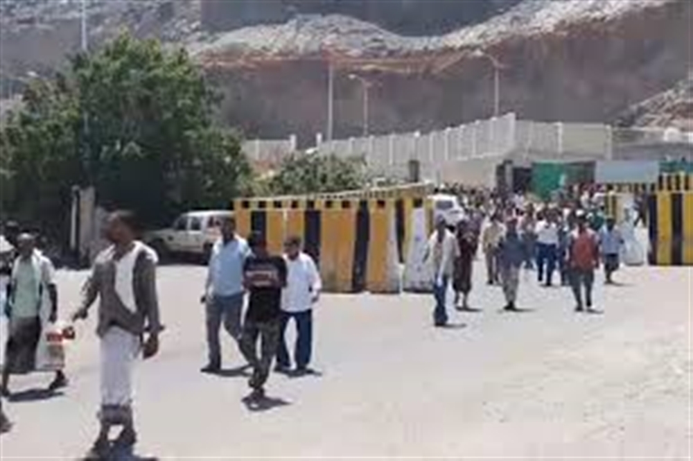 مصادر : قيادات عسكرية رفيعة في قوات الانتقالي شاركت بلباس مدني في اقتحام القصر الرئاسي بعدن (صورة)