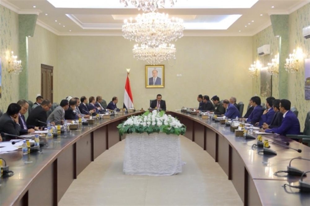 هل نجحت الامارات في نفيها مجددا؟.. مصادر : الحكومة تغادر عدن باستثناء وزراء الانتقالي