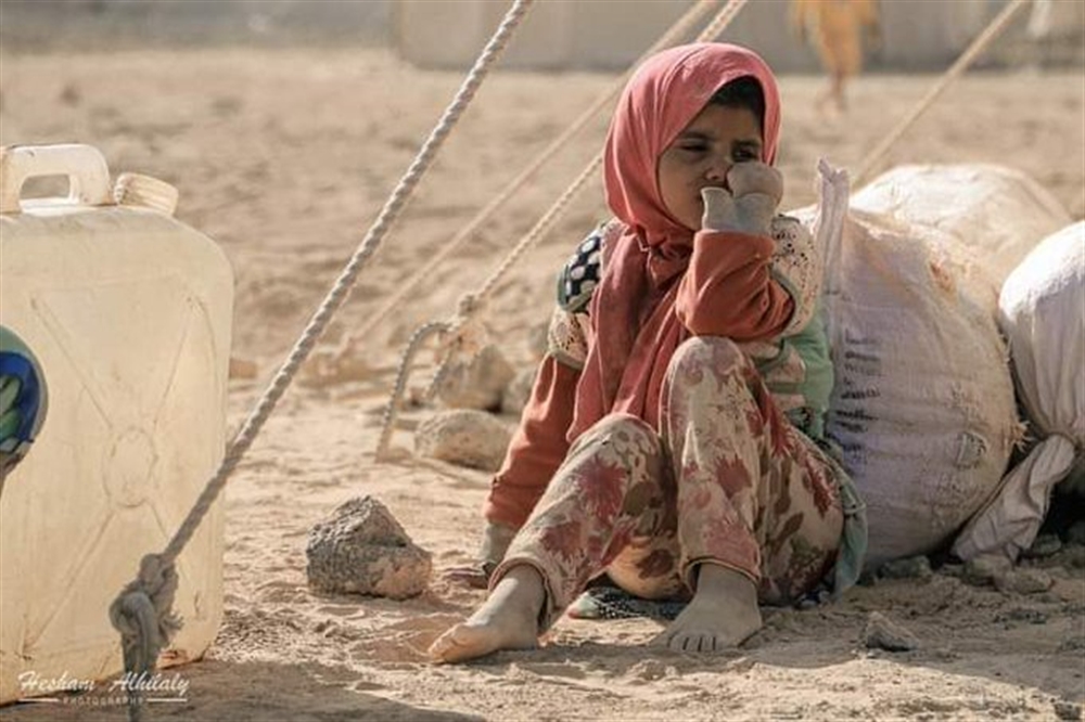الحكومة: مليشيا الحوثي استهدفت ثلاثة مخيمات ب37 قذيفة مدفعية وصاروخية