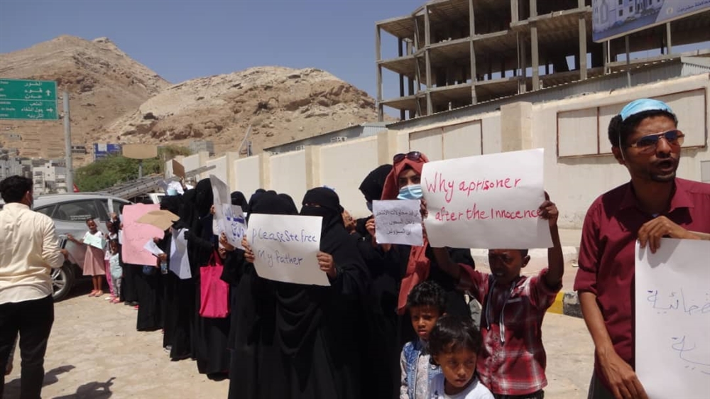 حضرموت.. وقفة احتجاجية للمطالبة بالإفراج عن المعتقلين في سجون المكلا