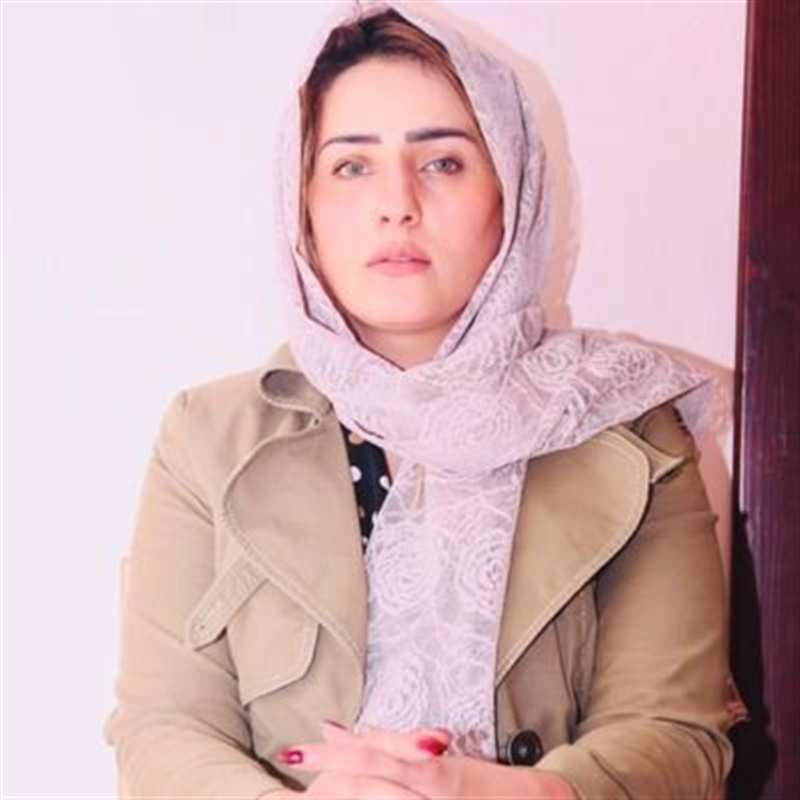 مختطفة سابقة تعلن عن تقبلها التعازي بوفاة والدها بعد هلاك زابن