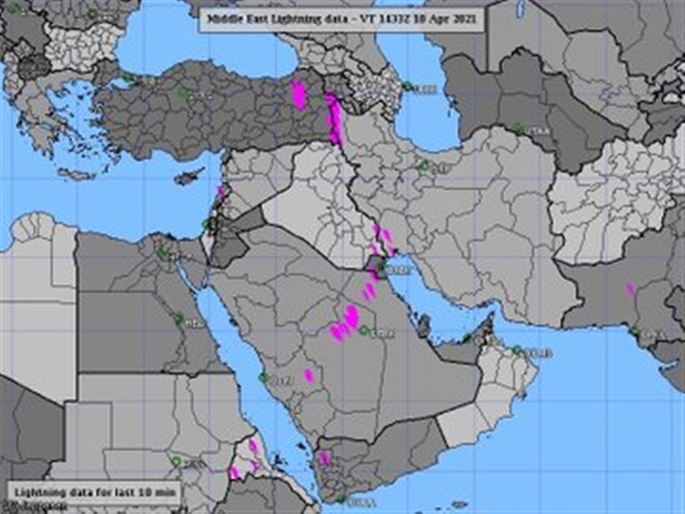 "فلكي" يتوقع هطول أمطار شديدة الغزارة في 10 محافظات ويحذر من استمرار أزمة العالقين في "الوديعة"