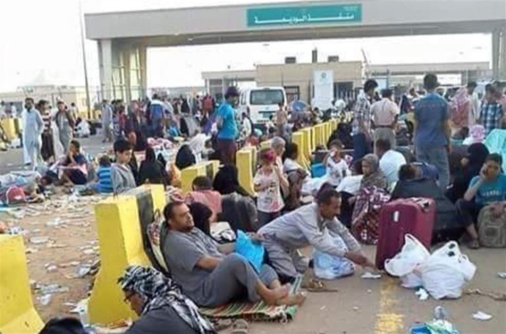 الحكومة : السعودية قررت السماح بخروج المغتربين العالقين في الوديعة مع سياراتهم لكن بشرط