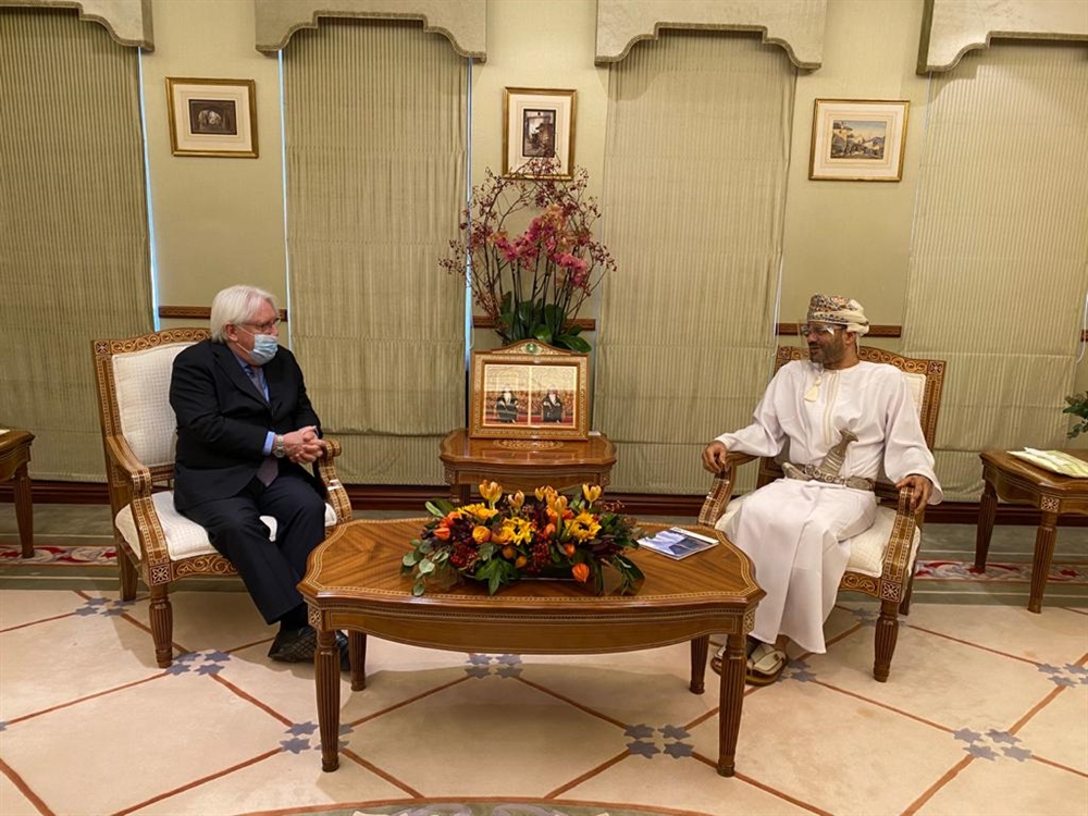 مركز دراسات: سلطنة عمان تعمل على بناء قوة الحوثيين لموازنة علاقاتها مع السعودية والإمارات
