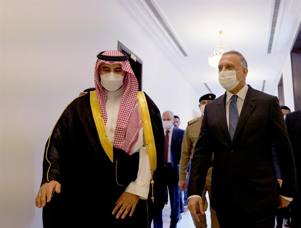 بعد أيام من اعتراف الرياض وطهران بمفاوضات بغداد: خالد بن سلمان يلتقي الكاظمي في العراق