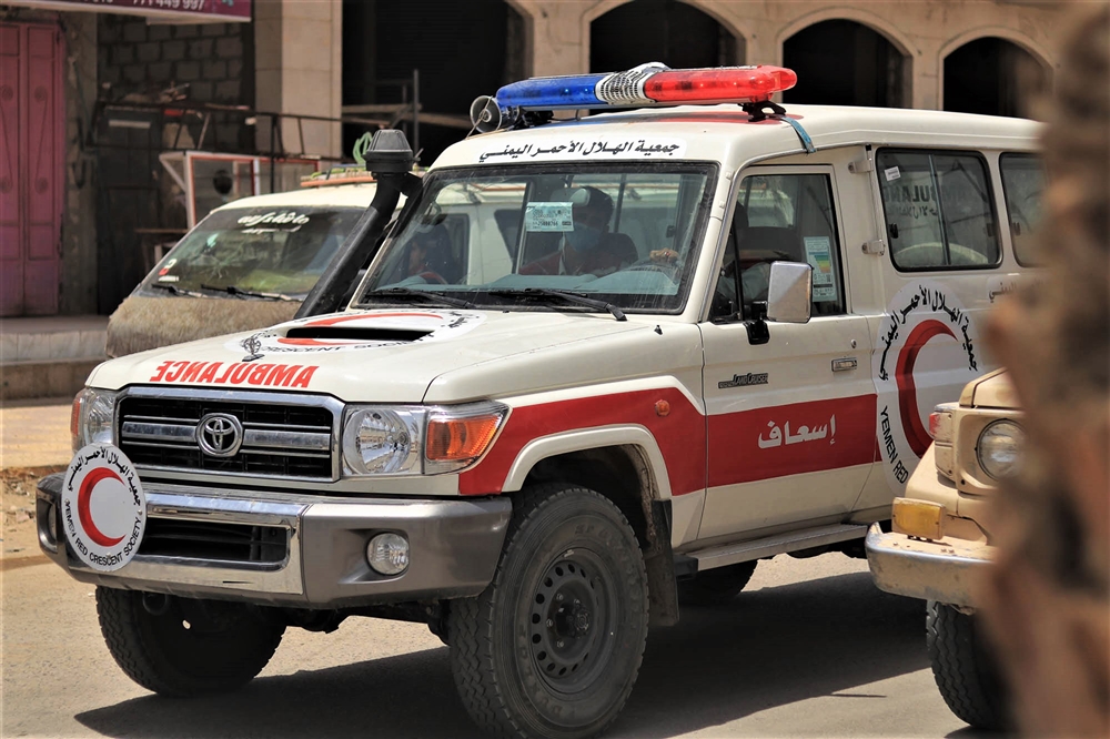 الصليب الاحمر الدولي يدعم مناطق سيطرة الحوثي بعدد من سيارات إسعاف