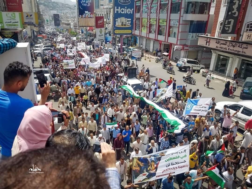 تعز: تظاهرة شعبية تنديدا بجرائم الاحتلال الإسرائيلي بحق الشعب الفلسطيني