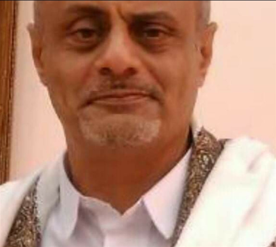 أمن عدن يطارد صاحب اللافتة الأشهر "الانتقالي يقتلنا" وناشطة تستنجد بأبناء المدينة لحمايته
