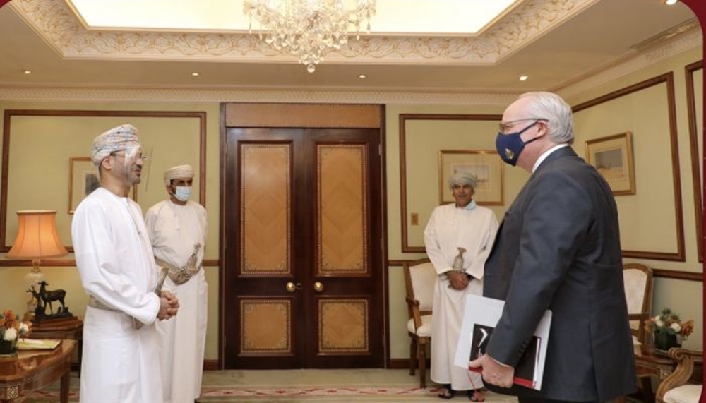 الخارجية العمانية : نتائج المباحثات مع المبعوث الأمريكي إلى اليمن لايقاف الحرب كانت جيدة