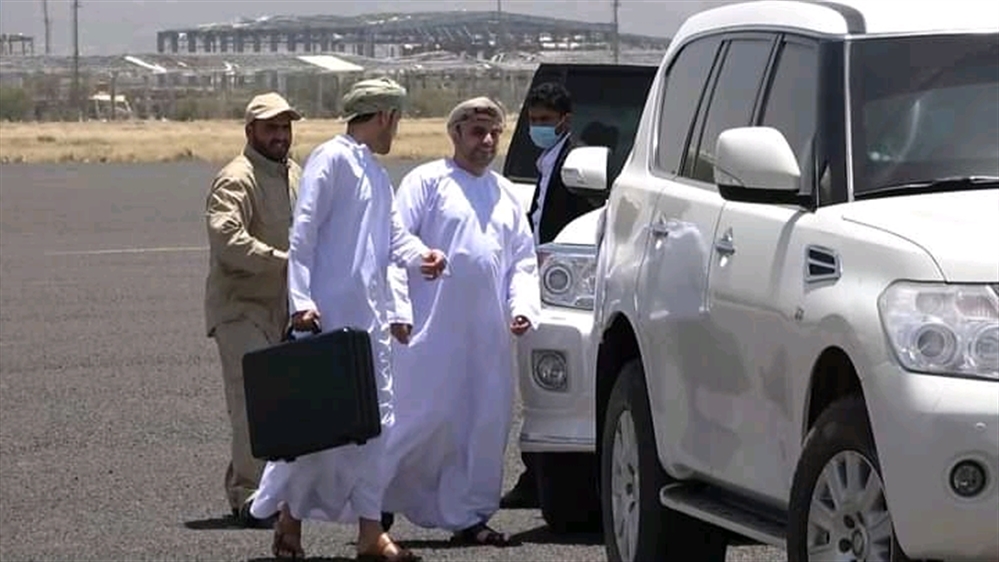 الوفد العماني يصطحب إلى صنعاء قيادات حوثية عالقة في مسقط