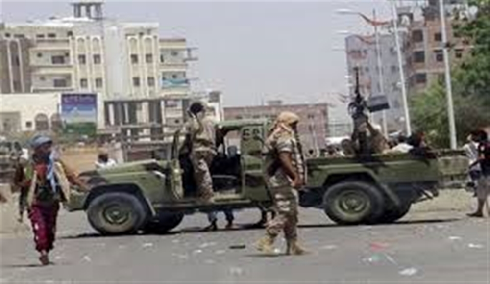 مصادر : اشتباكات عنيفة بين فصائل مسلحة تابعة للانتقالي بعدن