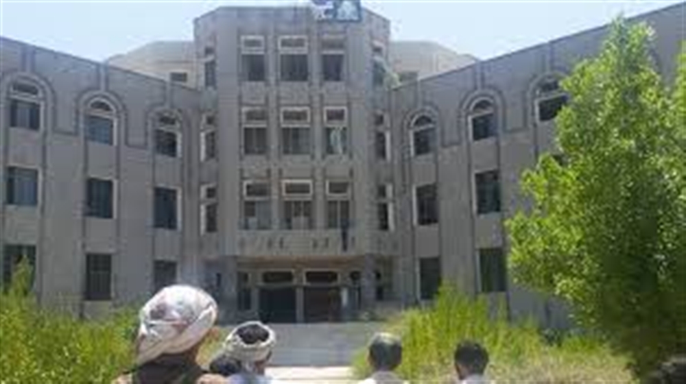 مصدر مسئول بجامعة تعز لـ"الحرف28 " : قائد عسكري يعتدي على نائب رئيس الجامعة ويهدده بالتصفية