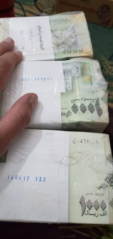 توسيع إجراءات الانفصال شمالا: مليشيا الحوثي تتوعد بالسيطرة على كل أموال المسافرين من العملة القديمة