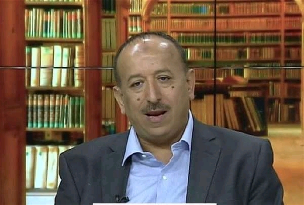 محافظ تعز السابق علي المعمري: طارق صالح يبيع النفط للحوثيين عبر ميناء المخا
