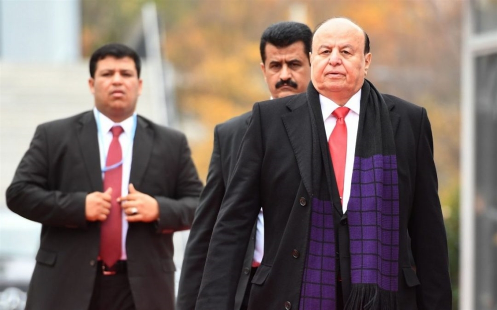 مئات المليارات من الريالات يمكلها الرئيس هادي في بنك التضامن سبب تجميد أرصدة البنك