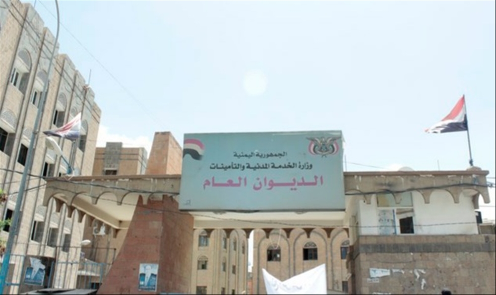 قرار حوثي ضد آلاف الموظفين يستبق موعد صرف "نصف راتب"
