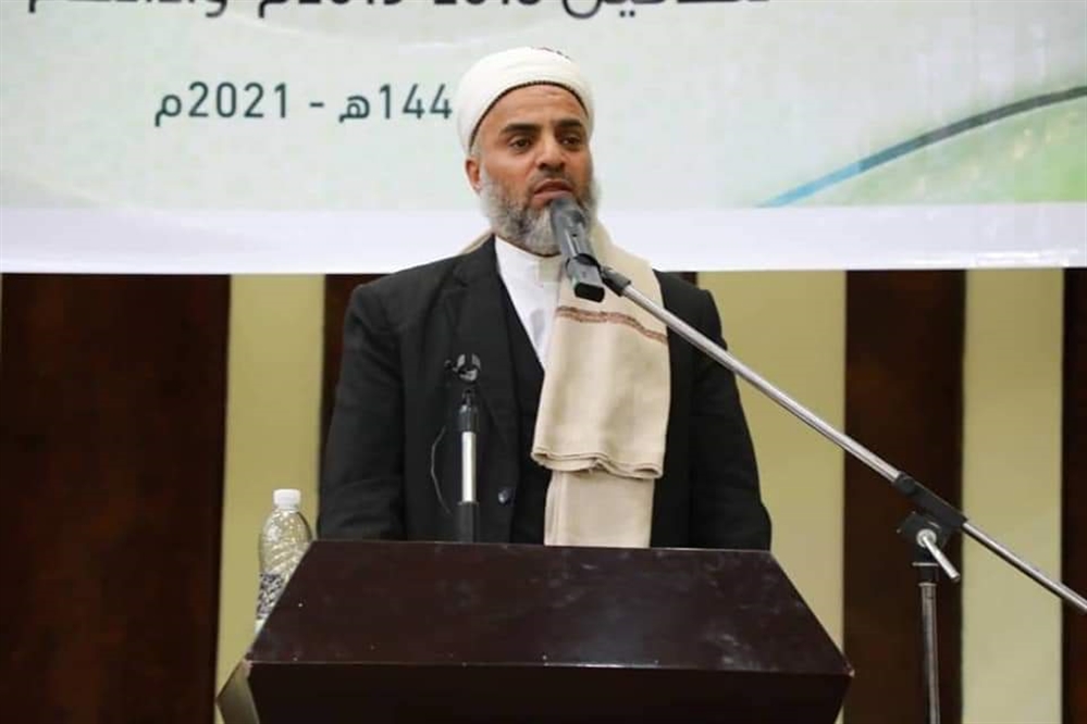 مفتي الحوثيين يكفر التجار، وينقض اتفاقا بين هيئة الزكاة الحوثية والغرفة التجارية الصناعية