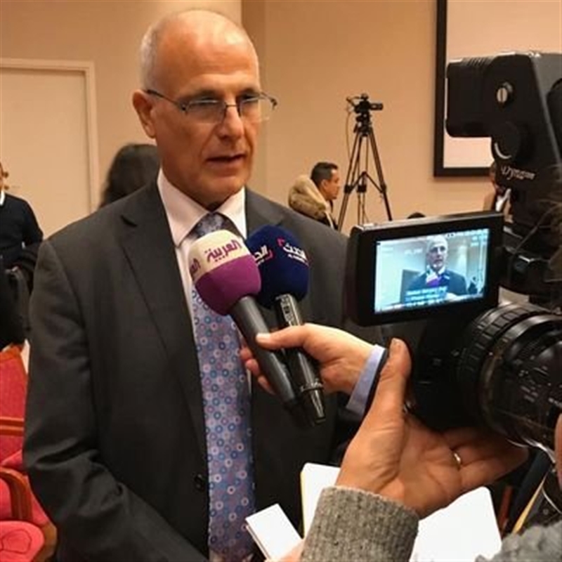 بعد تحذير أمريكي...سفير بريطانيا يحذر من تصعيد مخالف لاتفاق الرياض