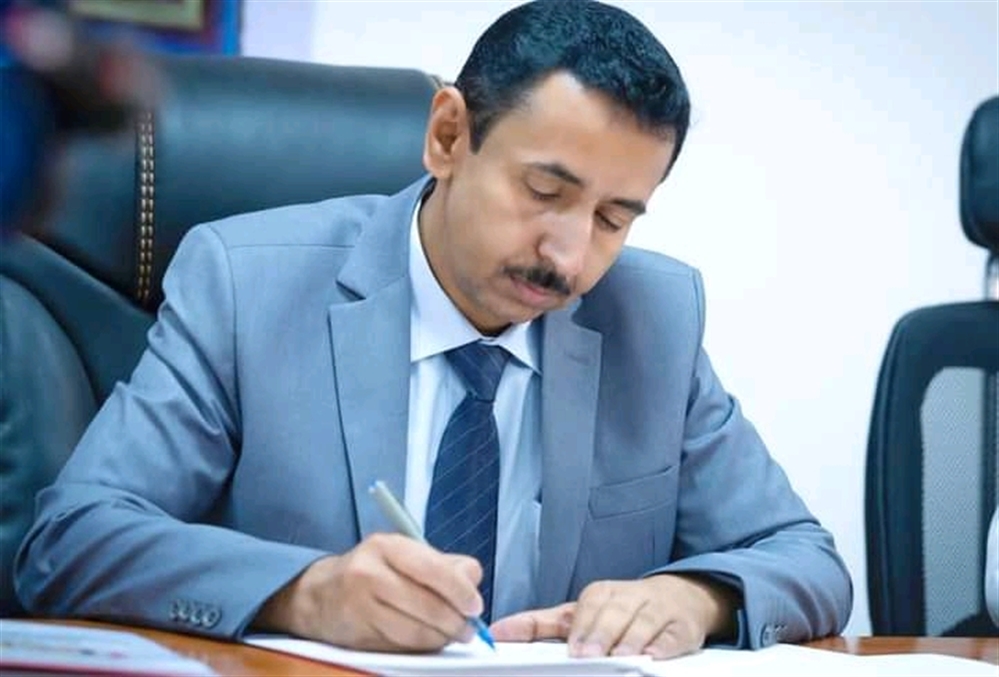 محافظ شبوة يتسلم خطة أولية من تصميم مشروع ميناء قنا