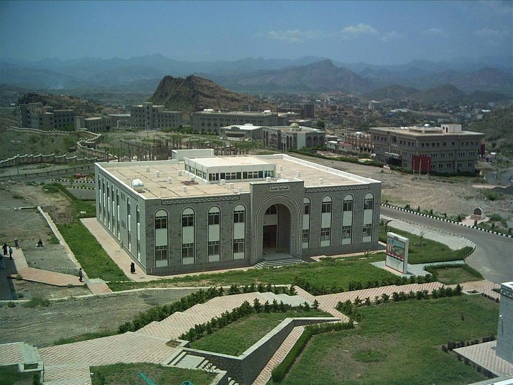 اتهامات لقيادة جامعة تعز بالفساد والاستيلاء على أجهزة ومعامل كلية الهندسة (وثائق)