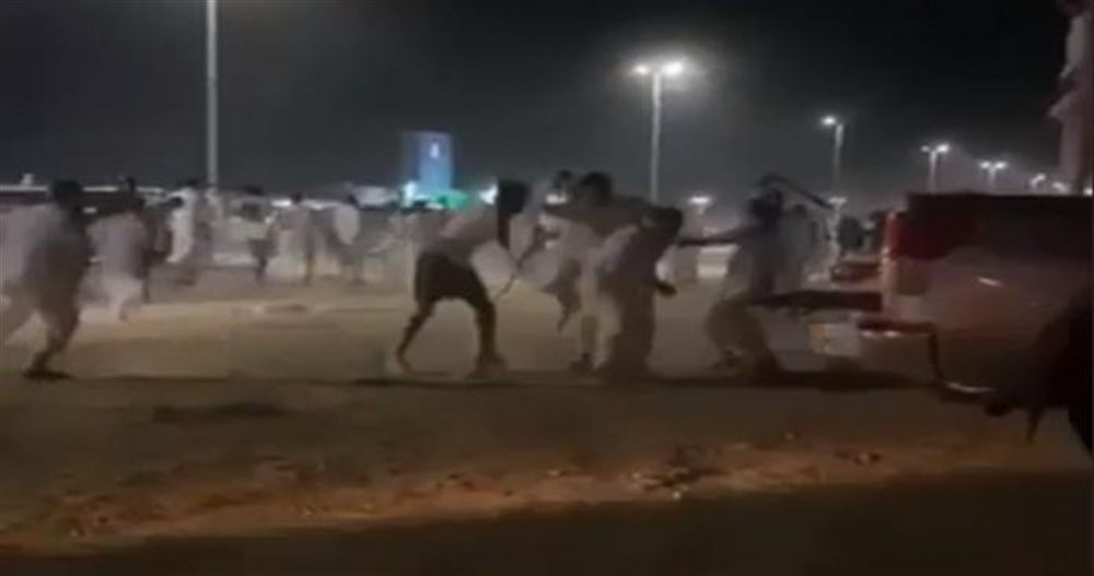 شاهد.. قتيلين في معركة بالسواطير في مدينة سعودية