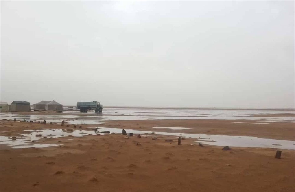 تضرر أكثر من 350 أسرة نازحة في الجوف جراء سيول الأمطار