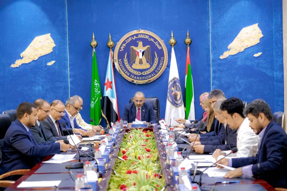 الانتقالي يحذر من عدم عودة الحكومة إلى عدن ويرفض انعقاد مجلس النواب في سيئون