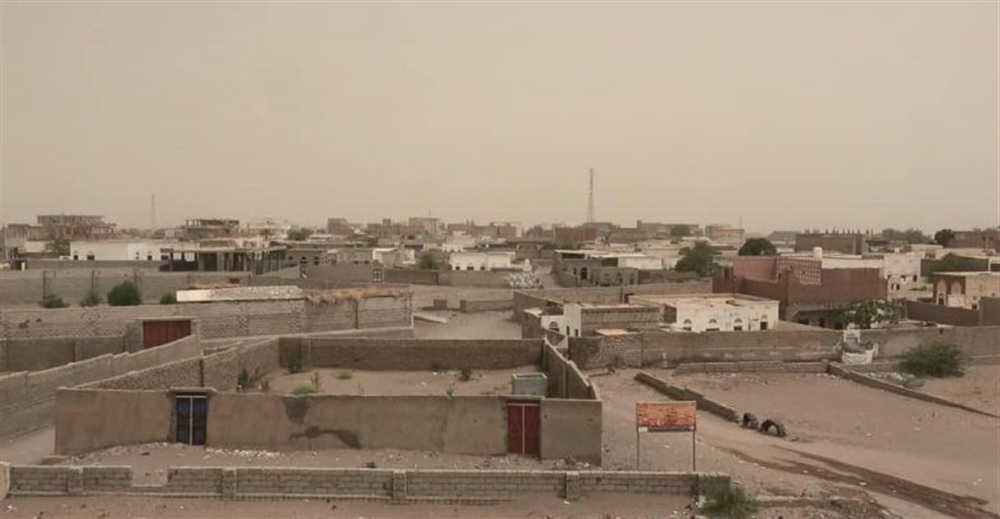 مصدر محلي : نيران أسلحة الحوثي تستهدف أحياء سكنية جنوب الحديدة