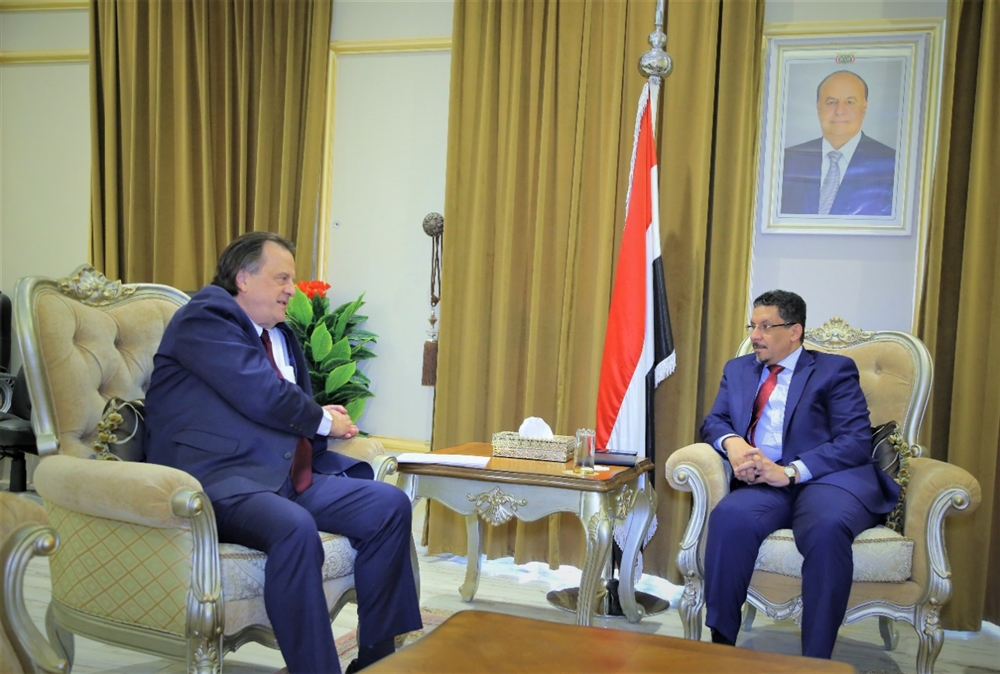 الحكومة تطالب بدعم دولي وإقليمي لإيقاف تدهور الاقتصاد