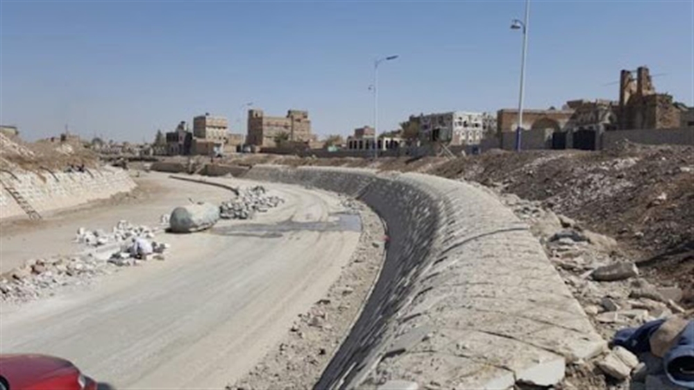 فيديو ... أحد أهم وأكبر المشاريع الخدمية والتنموية بصنعاء يتعرض للنهب