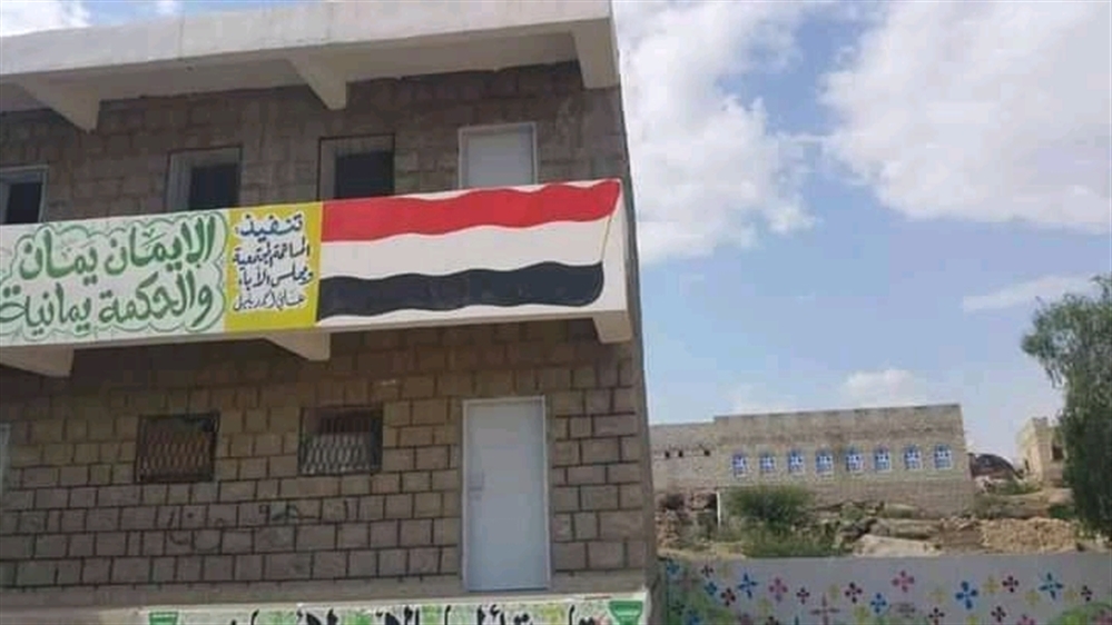البيضاء: السكان يوفرون مرتبات والمنهج الدراسي لمدرسة في الملاجم