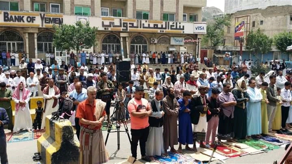 المحتجون في تعز يؤدون جمعة جديدة من التظاهرات