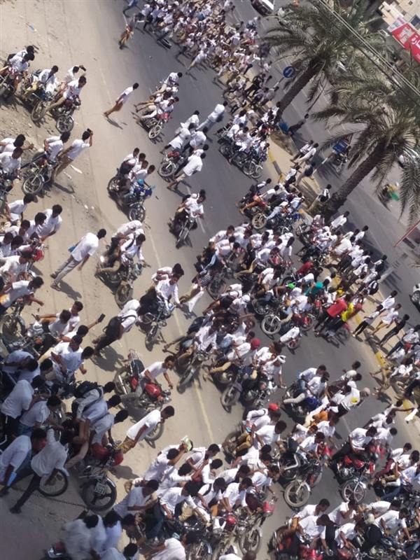 حضرموت.. مسيرات سلمية وأخرى تخريبية اوقفت مظاهر الحياة في المكلا
