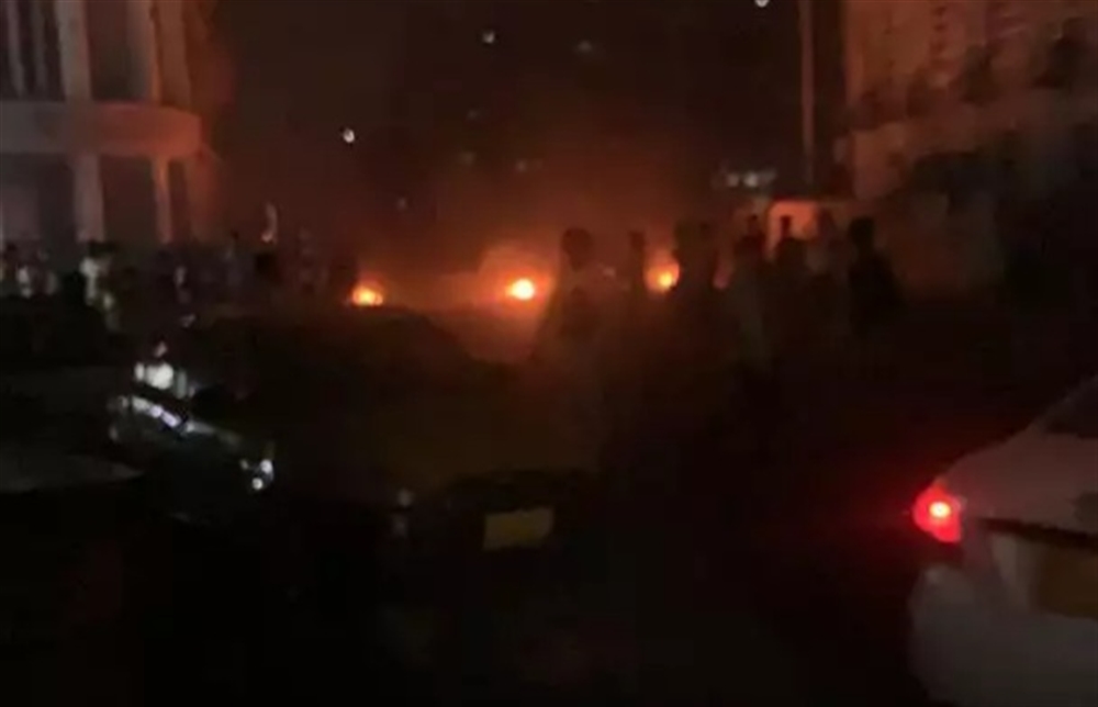 احتجاجات عدن.. انفجار عنيف واطلاق نار بكثافة على المحتجين يوقعان قتلى وجرحى