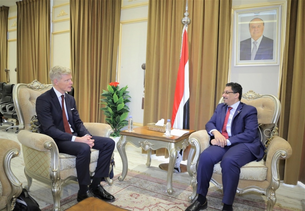 في أول لقاء مع المبعوث الأممي الجديد.. الحكومة تؤكد على حل وفق المرجعيات الثلاث