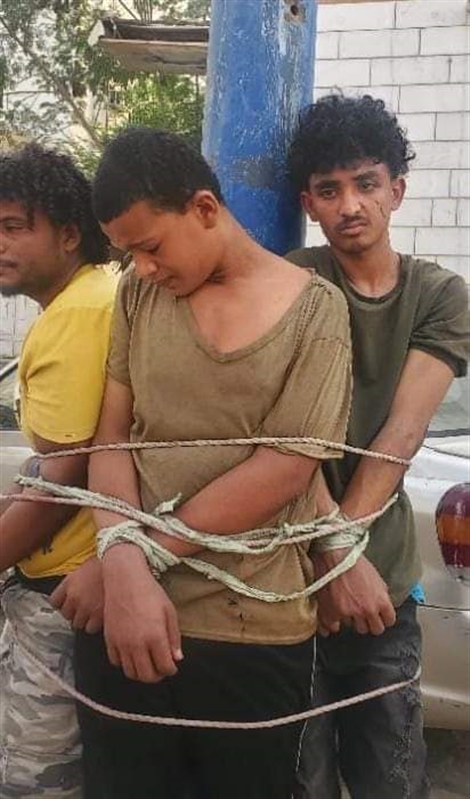 خطيب مسجد يصف المحتجين في عدن بـ"المرتزقة" وقيادي جنوبي يفضح حجم مخصصاته الشهرية من الامارات
